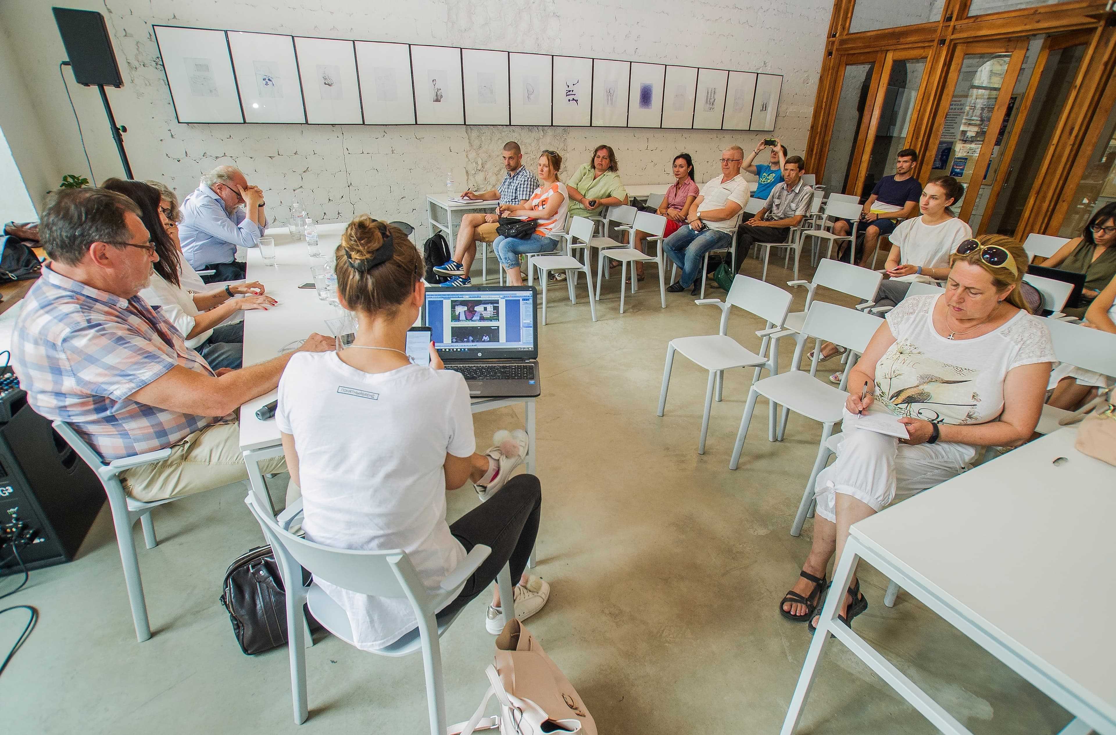 Services supporting image